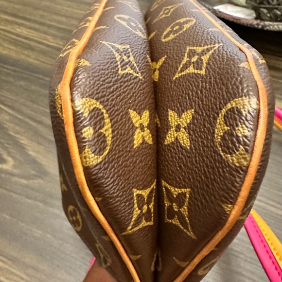 Louis Vuitton Monogram Lorette - Picture 4 of 12